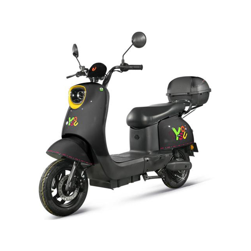 Lo scooter elettrico modello Turtle è dotato di sospensioni integrate o ammortizzatori per migliorare il comfort di guida su superfici ruvide?