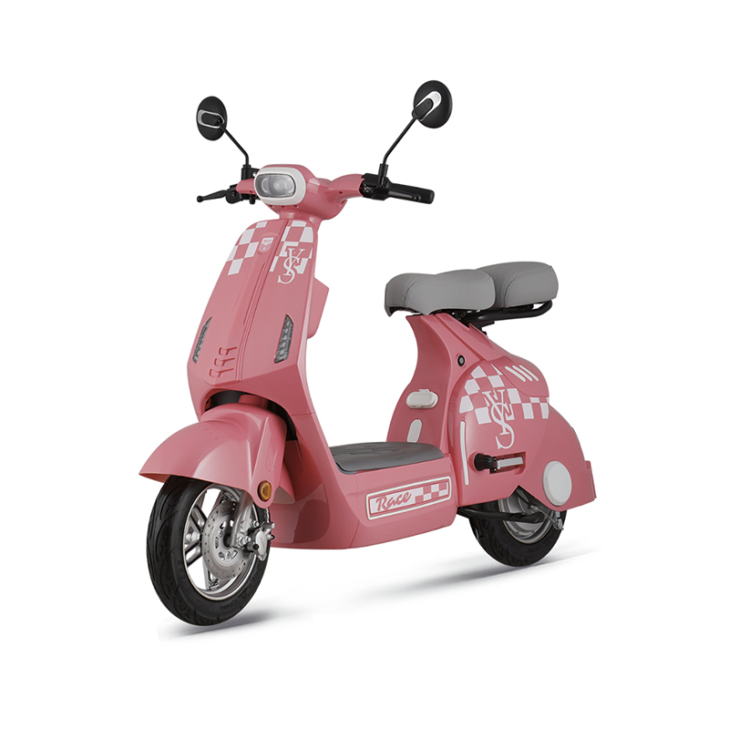 In che modo il design dello scooter elettrico modello semplice garantisce il comfort per i viaggi lunghi, ad esempio attraverso sospensioni o caratteristiche ergonomiche?
