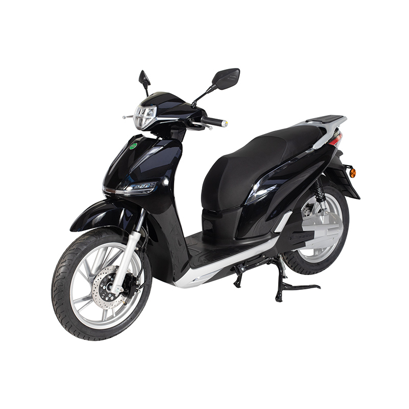 Come si comporta questa bicicletta elettrica rispetto a una e-bike con solo acceleratore?