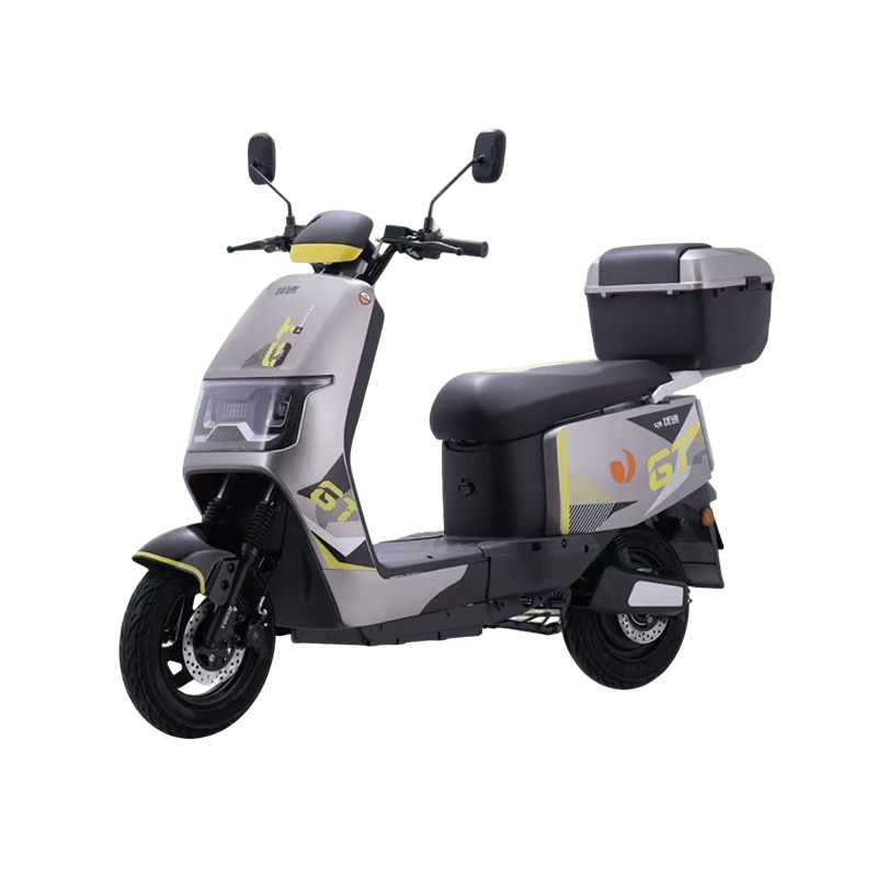 Come si comporta il sistema di sospensioni della Versatile Motorcycle sia su strade urbane che su terreni fuoristrada rispetto alle motociclette dual-sport dedicate?
